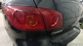 Mazda 3 rok2004  zadné svetlá, šoferove sedadlo,dvere spoluj - 2