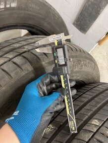 Predám letné pneu Michelin 215/65/R17 99V - 2