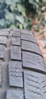 Predám 215/70 R15C 109/107R zimné 4 kusy - 2