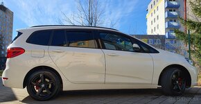 BMW Gran Tourer 220d 4x4 SportLine 140kW 7miest PANO výhrevy - 2