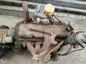 Motor a prevodovka Fiat 600,rámčeky predných svetiel - 2