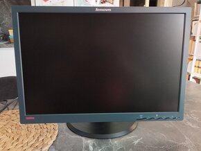 LCD Lenovo 22" 1680 x 1050 kontrast 1000:1 DVI D-SUB pivot - 2