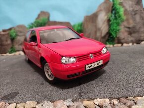 prodám model 1:18 volkswagen golf IV GTi - 2