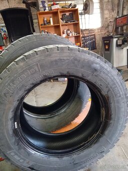 Predám nakladne pneumatiky 315/60r22.5 - 2