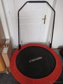 Predám trampolínu, priemer cca 120 cm s rúčkou. - 2