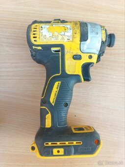 DeWALT rázový uťahovák - 2