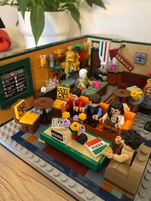 Lego 21319- Friends - Central Perk - 2