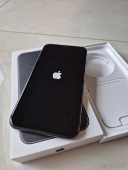 Predám iPhone 11 Black 64GB - 2