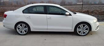 Predám Volkswagen Jetta 2.0 tdi Highline 2014 bluemotion - 2