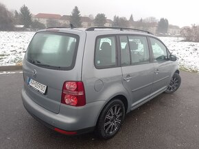 VW Touran 1,9 77 Kw 7 miestne - 2