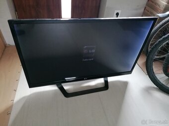 42" LED TV LG 42LM615S, 105cm -predám. - 2