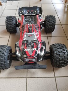 Rc model arrma 1/8 6s - 2