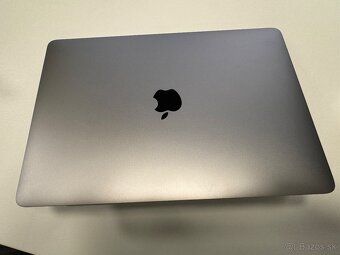 Apple MacBook Air M1 13,6 - Vesmírne sivý - 2