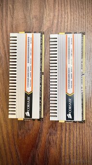 2× 2GB DDR2 pamäte CORSAIR XMS2-6400 - 2