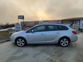 Opel  Astra J Sports Tourer - 2