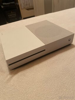 Xbox One S - 2