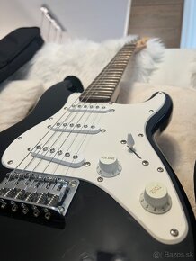 Elek.gitara : Fender Squier Mini Stratocaster V2 IL Black - 2