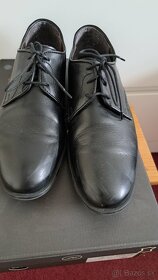 Pánske / chlapčenské čierne slušácke topánky veľ 40 - 2