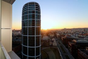 PRENÁJOM - SKYPARK Veľký 2 izbový byt,  výhľad na hrad, 16.  - 2