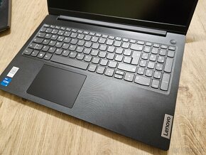 Lenovo v15 s 8gb ram intel core i5 12 generacie a 256gb ssd - 2