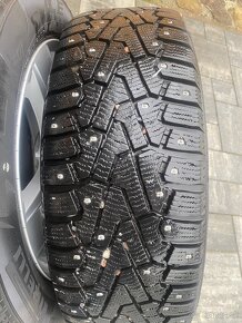 PIRELLI ICE ZERO STUDDED 215/55 R17 - S HROTMY - 2