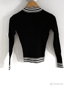 H&M čierny obtiahnutý crop rolák so štvrtinovým zipsom 36 S - 2