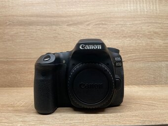 Canon EOS 80D - 2