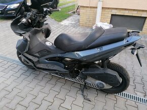 Aprilia sr MAX 125 - 2