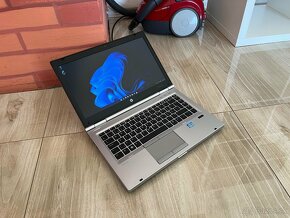 HP/Notebook/i7/8GB RAM/256GB SSD/AMD Radeon HD 2GB - 2