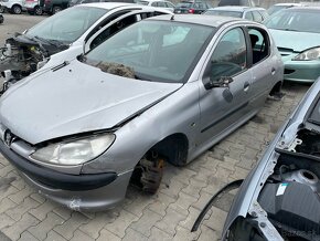 Lacno rozpredám Peugeot 206 1998-2010 na náhradné diely - 2