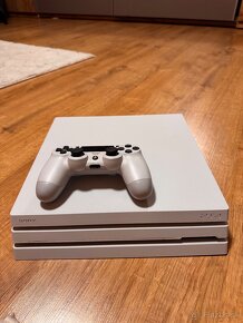 PS4 pro 1TB white - 2