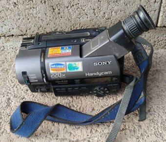 Sony Handycam,1 pánske a 1 dámske hodinky Geneva - 2