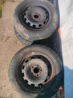 Predám 4 kus pneumatiky aj s diskami 5x108 R15 - 2