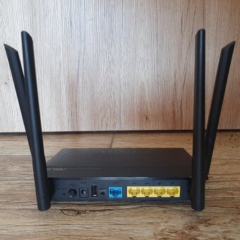 WiFi router Asus RT-AC1200 - 2