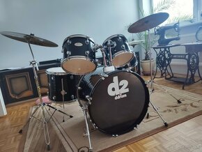 Predám krásne akustické bicie DDRUM D2 midnight black - 2