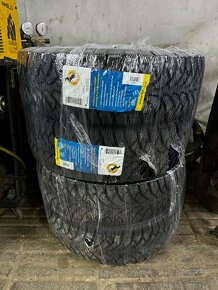 Pneu Vranik 195/65 R15 - 2