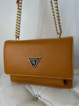 guess hnedá crossbody - 2