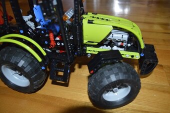 predam LEGO 8284 traktor - 2