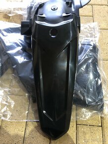 Nove plasty čierne Yamaha Yzf od 2018 - 2