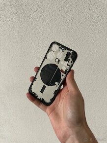 iPhone 15 Pro Originál stredový rám s dielmi - 2