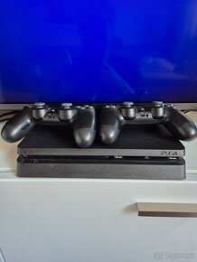 Playstation 4 slim - 2