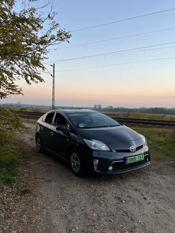 Toyota Prius 1.8 benzín 2012 plugin hybrid - 2