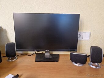 predam starsi pc s monitorom - 2