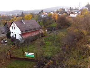 Stavebný prevažne rovinatý pozemok v obci Slanec - 2