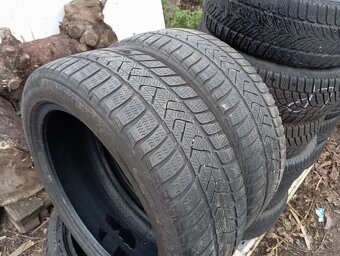 Predám zimné pneumatiky 2ks 215/50r18 - 2