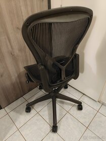 Herman Miller Aeron - 2