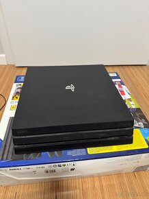 Predám PlayStation 4pro 1TB + 2 ovládače, 4 - 2