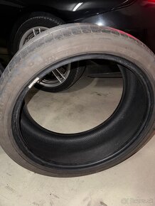 255/35 R19 - 2