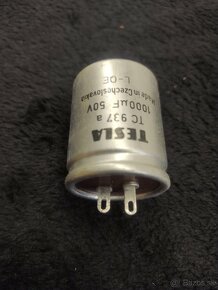 Kondenzátor Tesla TC 937 a - 1000uf - 50V - 2