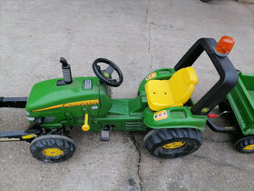 Predam Rolly Toys šlapaci traktor John Deere s majákom - 2